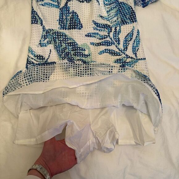 Lilly Pulitzer Blue and White Laurie Romper / Jumpsuit / Playsuit with Sleeves - Picture 9 of 9